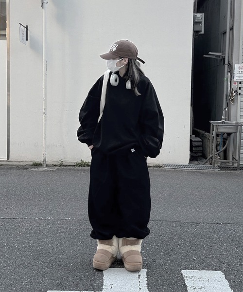 YACA(ヤーカ)の「Basic Over Sweat/ベーシックオーバースウェット【unisex item】(スウェット・レディース・ブラック/グレー・FREE)」の13枚目の写真