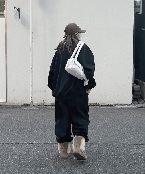 YACA(ヤーカ)の「Basic Over Sweat/ベーシックオーバースウェット【unisex item】(スウェット・レディース・ブラック/グレー・FREE)」の17枚目の写真