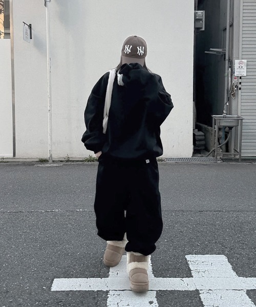 YACA(ヤーカ)の「Basic Over Sweat/ベーシックオーバースウェット【unisex item】(スウェット・レディース・ブラック/グレー・FREE)」の20枚目の写真