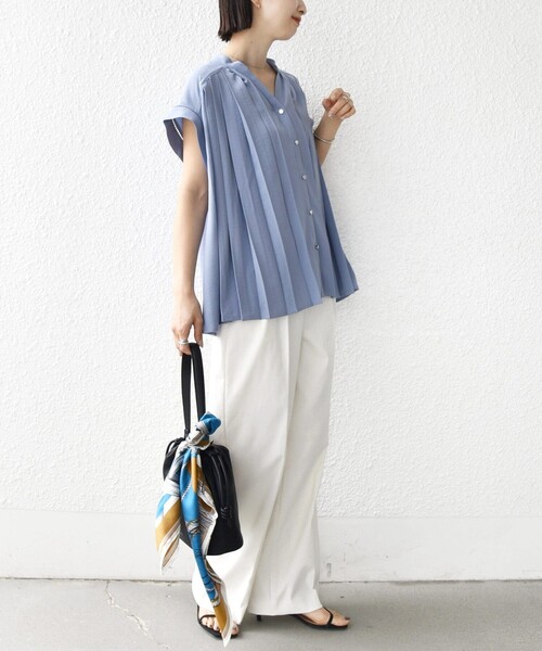 SHIPS(シップス)の「【WEB限定】〈手洗い可能〉ストレッチ ジョーゼット プリーツ スキッパー ブラウス(シャツ/ブラウス・レディース・スカイブルー/オフホワイト/ダークブルー・ONE SIZE)」の14枚目の写真
