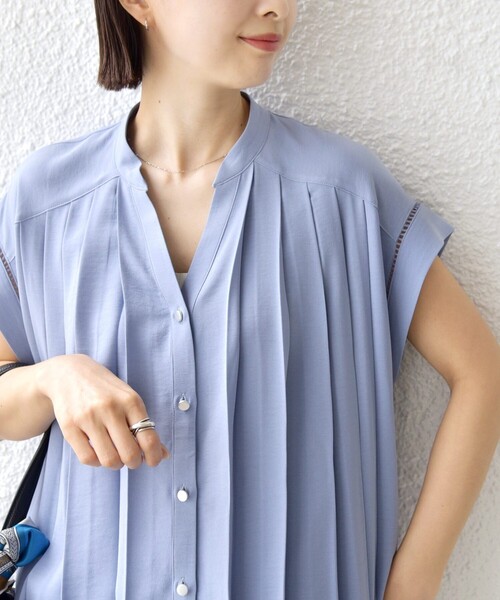SHIPS(シップス)の「【WEB限定】〈手洗い可能〉ストレッチ ジョーゼット プリーツ スキッパー ブラウス(シャツ/ブラウス・レディース・スカイブルー/オフホワイト/ダークブルー・ONE SIZE)」の19枚目の写真