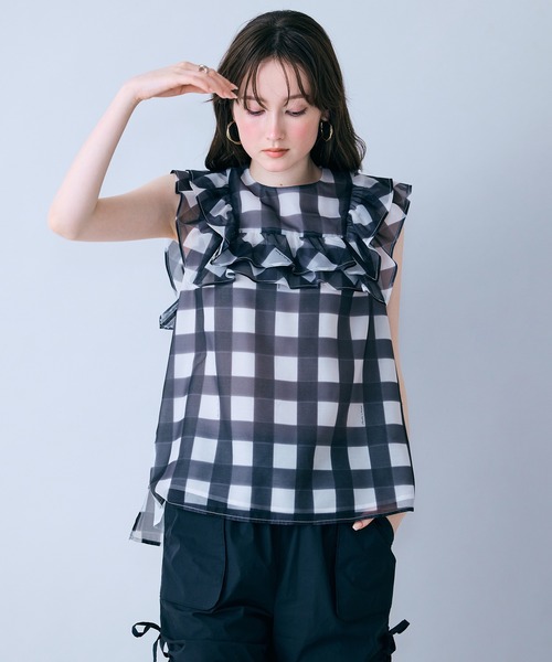Audie a Muses(オーディアミューズ)の「ビッグギンガムラッフルブラウス(シャツ/ブラウス・レディース・ブルー/ブラック・38/40/42)」の2枚目の写真