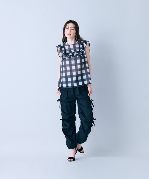 Audie a Muses(オーディアミューズ)の「ビッグギンガムラッフルブラウス(シャツ/ブラウス・レディース・ブルー/ブラック・38/40/42)」の4枚目の写真