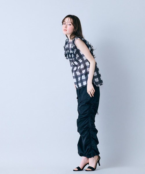 Audie a Muses(オーディアミューズ)の「ビッグギンガムラッフルブラウス(シャツ/ブラウス・レディース・ブルー/ブラック・38/40/42)」の5枚目の写真