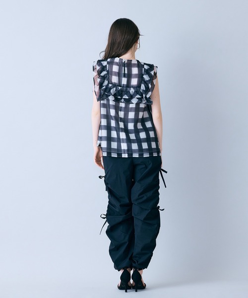 Audie a Muses(オーディアミューズ)の「ビッグギンガムラッフルブラウス(シャツ/ブラウス・レディース・ブルー/ブラック・38/40/42)」の6枚目の写真