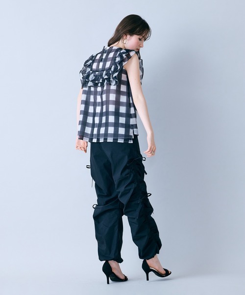Audie a Muses(オーディアミューズ)の「ビッグギンガムラッフルブラウス(シャツ/ブラウス・レディース・ブルー/ブラック・38/40/42)」の7枚目の写真