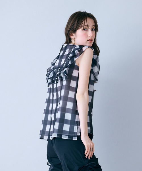 Audie a Muses(オーディアミューズ)の「ビッグギンガムラッフルブラウス(シャツ/ブラウス・レディース・ブルー/ブラック・38/40/42)」の8枚目の写真