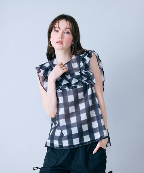 Audie a Muses(オーディアミューズ)の「ビッグギンガムラッフルブラウス(シャツ/ブラウス・レディース・ブルー/ブラック・38/40/42)」の9枚目の写真