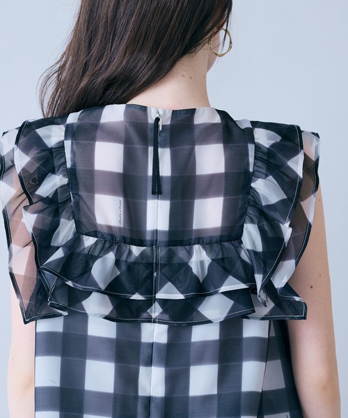 Audie a Muses(オーディアミューズ)の「ビッグギンガムラッフルブラウス(シャツ/ブラウス・レディース・ブルー/ブラック・38/40/42)」の12枚目の写真