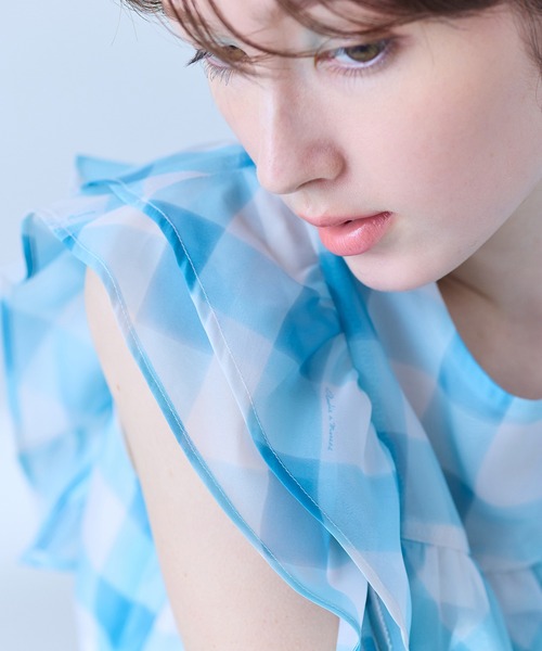 Audie a Muses(オーディアミューズ)の「ビッグギンガムラッフルブラウス(シャツ/ブラウス・レディース・ブルー/ブラック・38/40/42)」の17枚目の写真