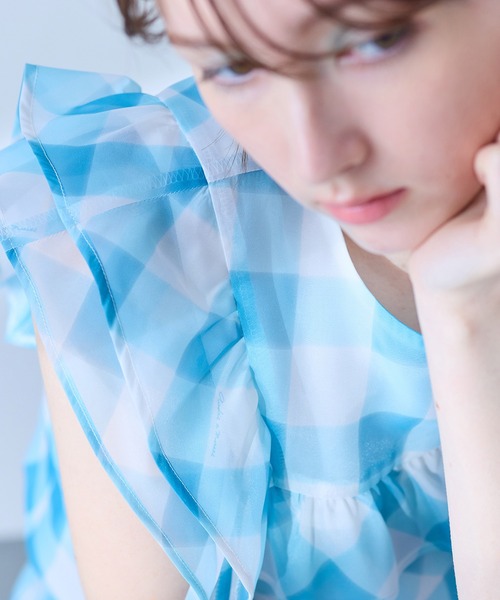 Audie a Muses(オーディアミューズ)の「ビッグギンガムラッフルブラウス(シャツ/ブラウス・レディース・ブルー/ブラック・38/40/42)」の18枚目の写真