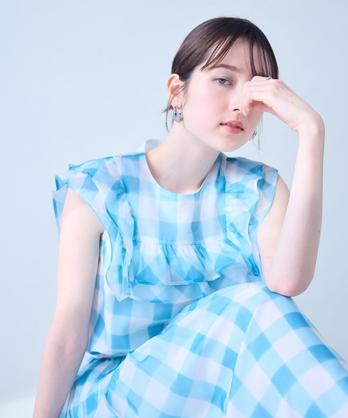 Audie a Muses(オーディアミューズ)の「ビッグギンガムラッフルブラウス(シャツ/ブラウス・レディース・ブルー/ブラック・38/40/42)」の19枚目の写真