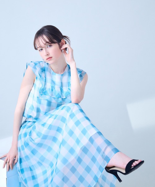 Audie a Muses(オーディアミューズ)の「ビッグギンガムラッフルブラウス(シャツ/ブラウス・レディース・ブルー/ブラック・38/40/42)」の22枚目の写真