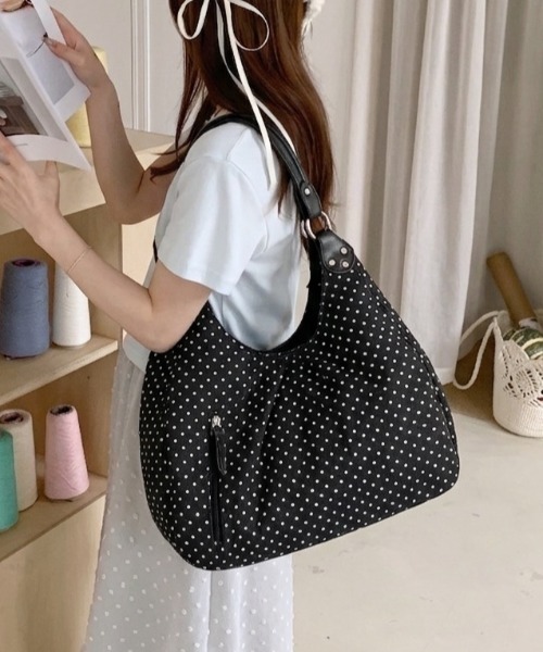 Teem Store(チームストア)の「ドット柄 ワンハンドルギャザーデニムバッグ(ショルダーバッグ・レディース・ブラック・F)」の1枚目の写真