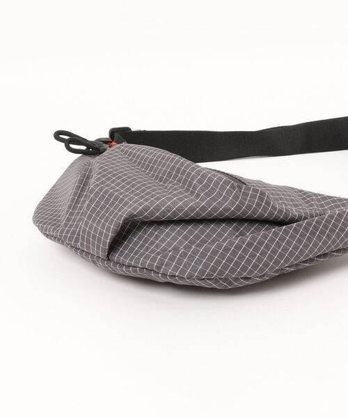 STYLE NUMBER(スタイルナンバー)の「【 STYLE NUMBER / スタイルナンバー 】 軽量 ナイロン ボディバッグ / ショルダーバッグ(ショルダーバッグ・メンズ・チャコールグレー/パープル/ブラック・FREE)」の9枚目の写真