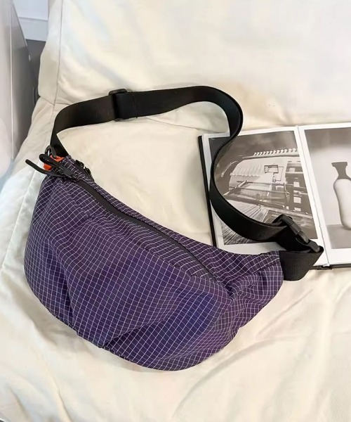 STYLE NUMBER(スタイルナンバー)の「【 STYLE NUMBER / スタイルナンバー 】 軽量 ナイロン ボディバッグ / ショルダーバッグ(ショルダーバッグ・メンズ・チャコールグレー/パープル/ブラック・FREE)」の3枚目の写真