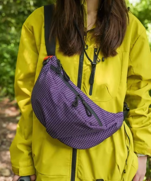 STYLE NUMBER(スタイルナンバー)の「【 STYLE NUMBER / スタイルナンバー 】 軽量 ナイロン ボディバッグ / ショルダーバッグ(ショルダーバッグ・メンズ・チャコールグレー/パープル/ブラック・FREE)」の5枚目の写真