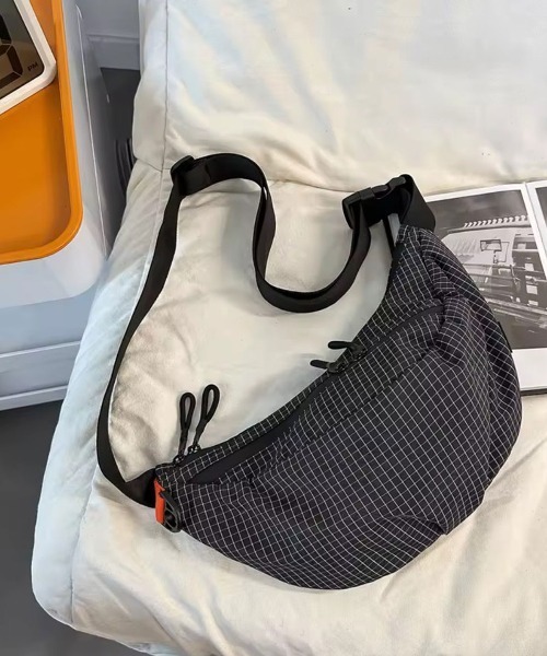 STYLE NUMBER(スタイルナンバー)の「【 STYLE NUMBER / スタイルナンバー 】 軽量 ナイロン ボディバッグ / ショルダーバッグ(ショルダーバッグ・メンズ・チャコールグレー/パープル/ブラック・FREE)」の7枚目の写真