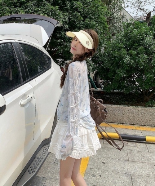 Ritzy(リッツィー)の「星柄&バタフライ柄プリントレーススリーブシアートップス(Tシャツ/カットソー・レディース・ホワイト/ブルー・FREE)」の11枚目の写真