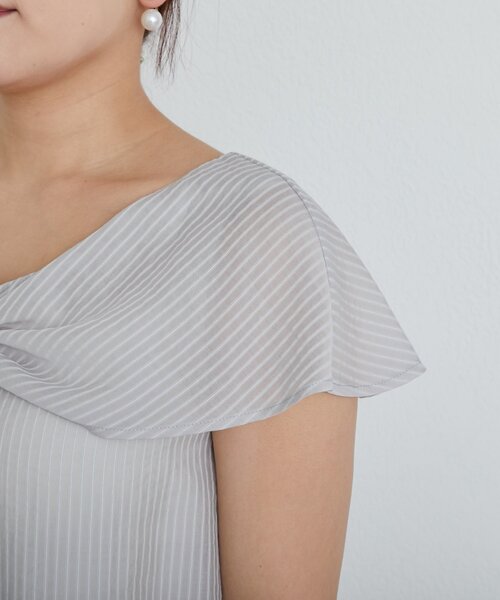 La boutique BonBon(ラブティックボンボン)の「【涼しく夏映え】フリルボウタイブラウス(シャツ/ブラウス・レディース・ライトグレー/サックスブルー・FREE)」の5枚目の写真
