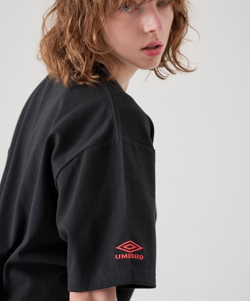ONCILY(オンシェリー)の「【 UMBRO 】MELTING HEART LOGO T-SHIRT / メルティングハートロゴTシャツ(Tシャツ/カットソー・メンズ・ブラック/オフホワイト/ネイビー・SMALL/LARGE/MEDIUM)」の19枚目の写真
