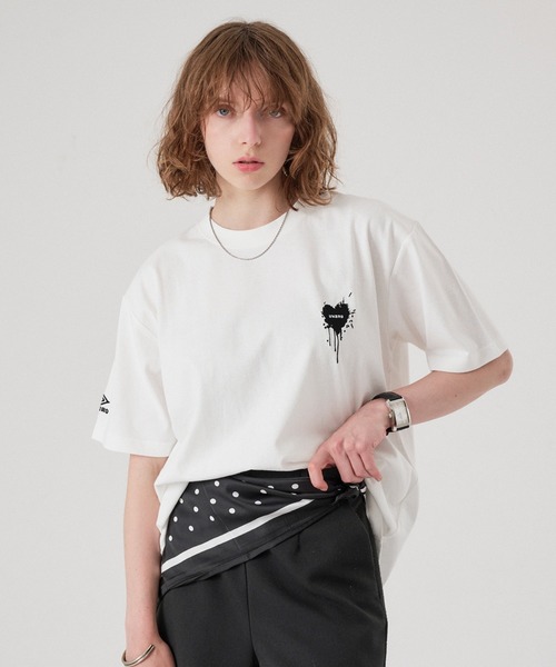 ONCILY(オンシェリー)の「【 UMBRO 】MELTING HEART LOGO T-SHIRT / メルティングハートロゴTシャツ(Tシャツ/カットソー・メンズ・ブラック/オフホワイト/ネイビー・SMALL/LARGE/MEDIUM)」の7枚目の写真
