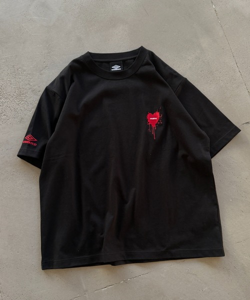ONCILY(オンシェリー)の「【 UMBRO 】MELTING HEART LOGO T-SHIRT / メルティングハートロゴTシャツ(Tシャツ/カットソー・メンズ・ブラック/オフホワイト/ネイビー・SMALL/LARGE/MEDIUM)」の5枚目の写真