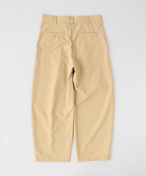 B.C STOCK（ベーセーストック）の「ブライトネスバレルパンツ（その他パンツ・メンズ・ホワイト/ブラック/ベージュ・LARGE/MEDIUM）」の4枚目の写真