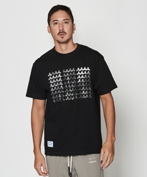ACANTHUS（アカンサス）の「ACANTHUS:muta Foil Print Wave Logo T（Tシャツ/カットソー）」