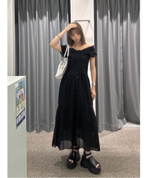 SLY（スライ）の「SHIRRING V/N L/OP シャーリングブイネックロングワンピース 夏服（ワンピース・レディース・ブラウン/ネイビー/ブラック・2/1）」の16枚目の写真