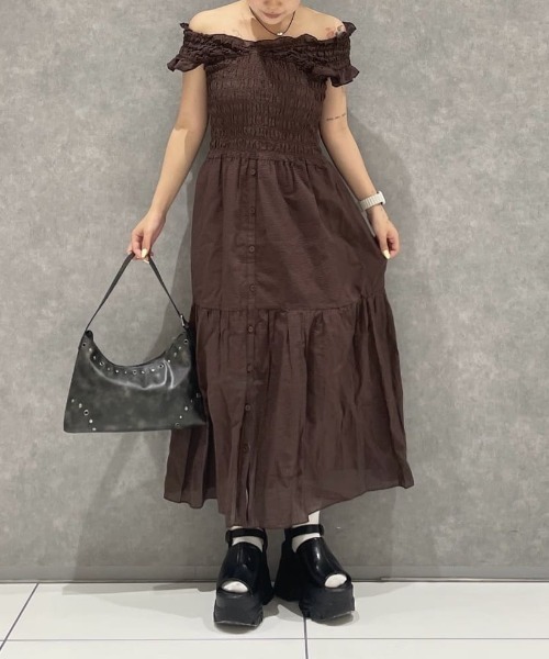 SLY（スライ）の「SHIRRING V/N L/OP シャーリングブイネックロングワンピース 夏服（ワンピース・レディース・ブラウン/ネイビー/ブラック・2/1）」の20枚目の写真
