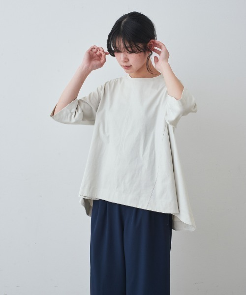 IEDIT(イディット)の「IEDIT 汗じみ軽減加工 ヒラっとフレアーシルエットが華やか 六分袖カットソートップス(Tシャツ/カットソー・レディース・ホワイト系その他/グレー系その他/ブルーグリーン・LL/4L/L/M/3L/S)」の4枚目の写真