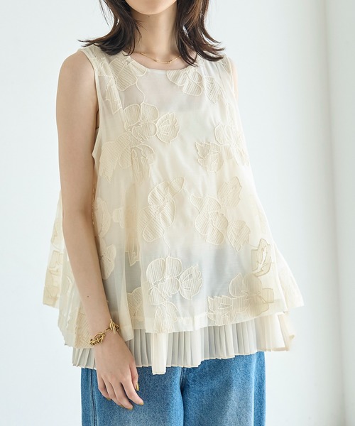 meilmada(メイルマダ)の「フラワー刺繍プリーツブラウス(シャツ/ブラウス・レディース・ブラック/アイボリー・FREE)」の2枚目の写真