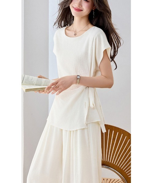 FAVORITO(ファヴォリート)の「トップスパンツリラックスセットアップ(セットアップ・レディース・ベージュ/ホワイト・M/XL/L)」の4枚目の写真