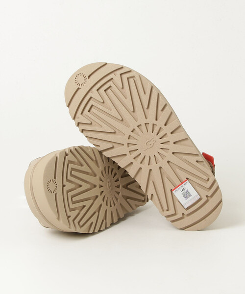 UGG（アグ）の「UGG/アグ W GOLDENGLOW TOGGLE[23.0cm～24.0cm展開]/ゴールデングロウトグル（サンダル）（サンダル・レディース・キャメル/ブラック・6/7）」の4枚目の写真