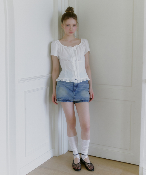 MICANE(ミケーネ)の「メローフリルブラウス(シャツ/ブラウス・レディース・アイボリー/ブラック・XX-LARGE/LARGE/MEDIUM/SMALL/X-LARGE)」の4枚目の写真