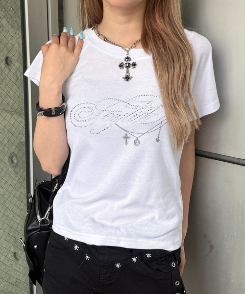 lilful(リルフル)の「ラインストーンロゴ チェーンプリント 半袖ラグランTシャツ(Tシャツ/カットソー・レディース・ホワイト/ブラック/グレー・F)」の4枚目の写真