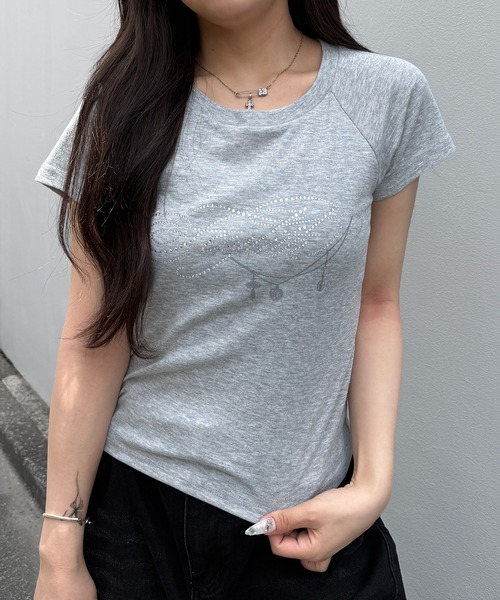 lilful(リルフル)の「ラインストーンロゴ チェーンプリント 半袖ラグランTシャツ(Tシャツ/カットソー・レディース・ホワイト/ブラック/グレー・F)」の12枚目の写真