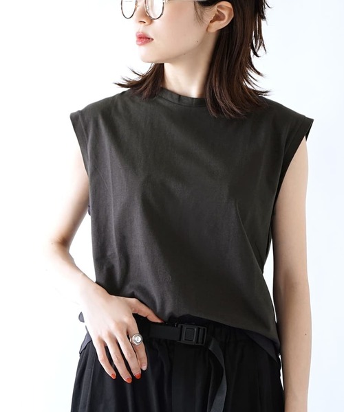 zootie(ズーティー)の「URBAN PLUS フレンチスリーブカットソー(Tシャツ/カットソー・レディース・テラコッタ/ブラック/ダークグリーン/ライトブルー/オフホワイト/ネイビー/ブラウン系その他/ライトベージュ/スモークピンク/グレイッシュベージュ/グレイッシュブルー/チャコール・M)」の13枚目の写真