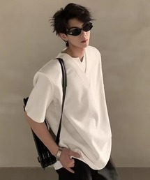 VネックTシャツ