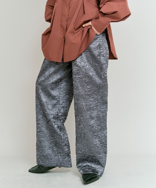 W:Huku(フーク)の「【W:Huku / ブライトジャカードシリーズ】コクーン シルエット パンツ(その他パンツ・レディース・チャコール/ブラック/ブラウン系その他・FREE)」の5枚目の写真