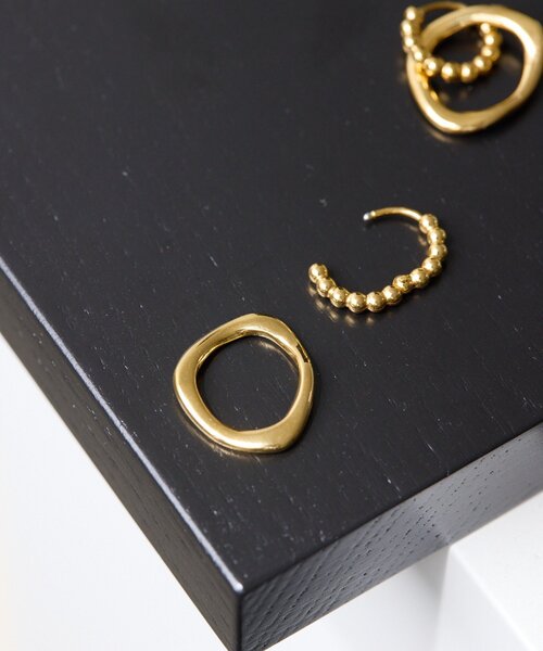 ear PAPILLONNER(イアパピヨネ)の「《金属アレルギー対応/ステンレス》2WAYボールフープピアス(ピアス(両耳用)・レディース・シルバー/ゴールド・FREE)」の9枚目の写真