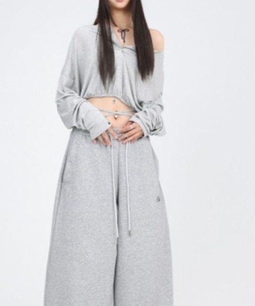 CHEER(チアー)の「【変形2WAY】左脇ドローコード付き ヘンリーネック クロップドプルオーバー ショート丈 ドロップショルダー さらもち触感(Tシャツ/カットソー・レディース・グレー・FREE)」の1枚目の写真