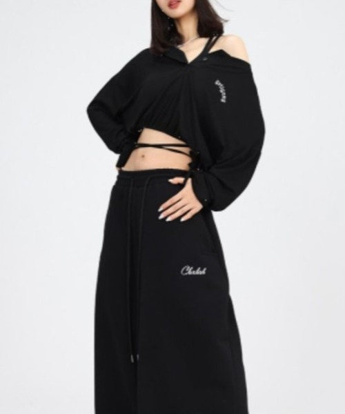 CHEER(チアー)の「【変形2WAY】左脇ドローコード付き ヘンリーネック クロップドプルオーバー ショート丈 ドロップショルダー さらもち触感(Tシャツ/カットソー・レディース・グレー・FREE)」の2枚目の写真