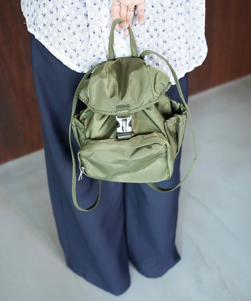 SANSeLF(サンセルフ)の「【SANSeLF】コンパクトマルチポケットリュック saa26s132(バックパック/リュック・レディース・レッド/カーキ・FREE)」の4枚目の写真