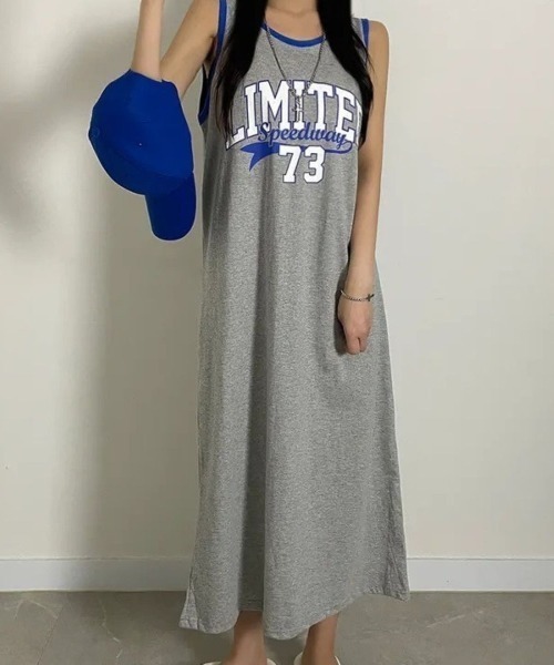 LETee(レティー)の「スポーティーなロゴデザインが映える!ラフに着こなせるノースリーブワンピース(ワンピース・レディース・ライトグレー/ブラック/グレー・FREE)」の3枚目の写真