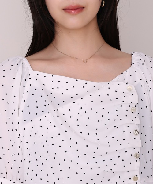 MISCH MASCH（ミッシュマッシュ）の「2026秋冬新作 タックドレープドットペプラムブラウス（シャツ/ブラウス・レディース・ブラック/ホワイト・ﾌﾘ-）」の4枚目の写真