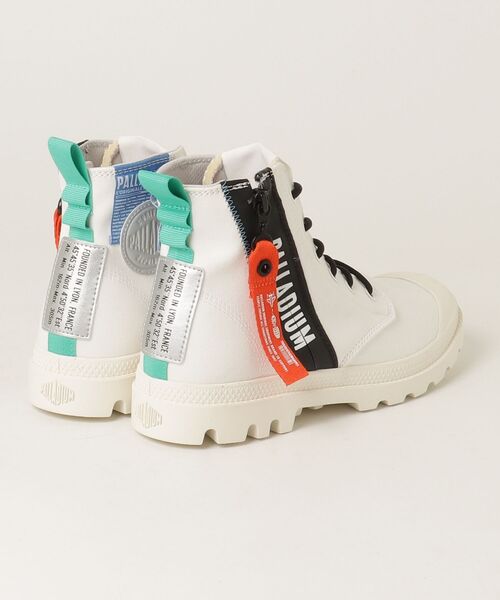 PALLADIUM（パラディウム）の「PAMPA HI OUTZIP OVERLAB ハイカットスニーカー（スニーカー・メンズ・ホワイト/ベージュ/カーキ・22.5cm/26.5cm/26cm/27.5cm/27cm/28cm/23.5cm/23cm/24.5cm/24cm/25.5cm/25cm）」の4枚目の写真