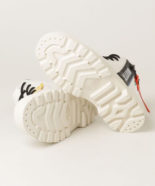 PALLADIUM（パラディウム）の「PAMPA HI OUTZIP OVERLAB ハイカットスニーカー（スニーカー・メンズ・ホワイト/ベージュ/カーキ・22.5cm/26.5cm/26cm/27.5cm/27cm/28cm/23.5cm/23cm/24.5cm/24cm/25.5cm/25cm）」の5枚目の写真