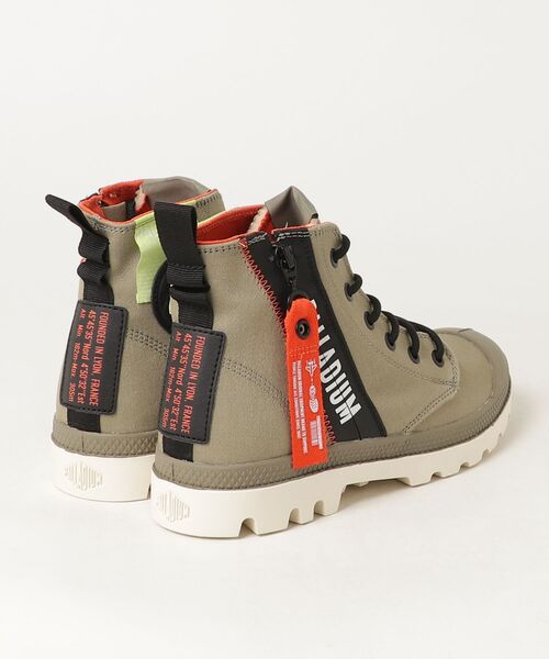 PALLADIUM（パラディウム）の「PAMPA HI OUTZIP OVERLAB ハイカットスニーカー（スニーカー・メンズ・ホワイト/ベージュ/カーキ・22.5cm/26.5cm/26cm/27.5cm/27cm/28cm/23.5cm/23cm/24.5cm/24cm/25.5cm/25cm）」の6枚目の写真